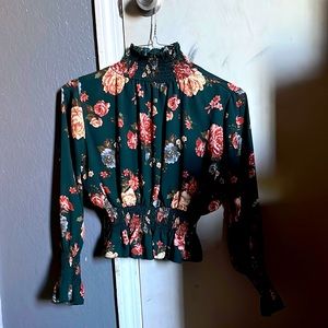 Collard dress shirt, has zipper in the back